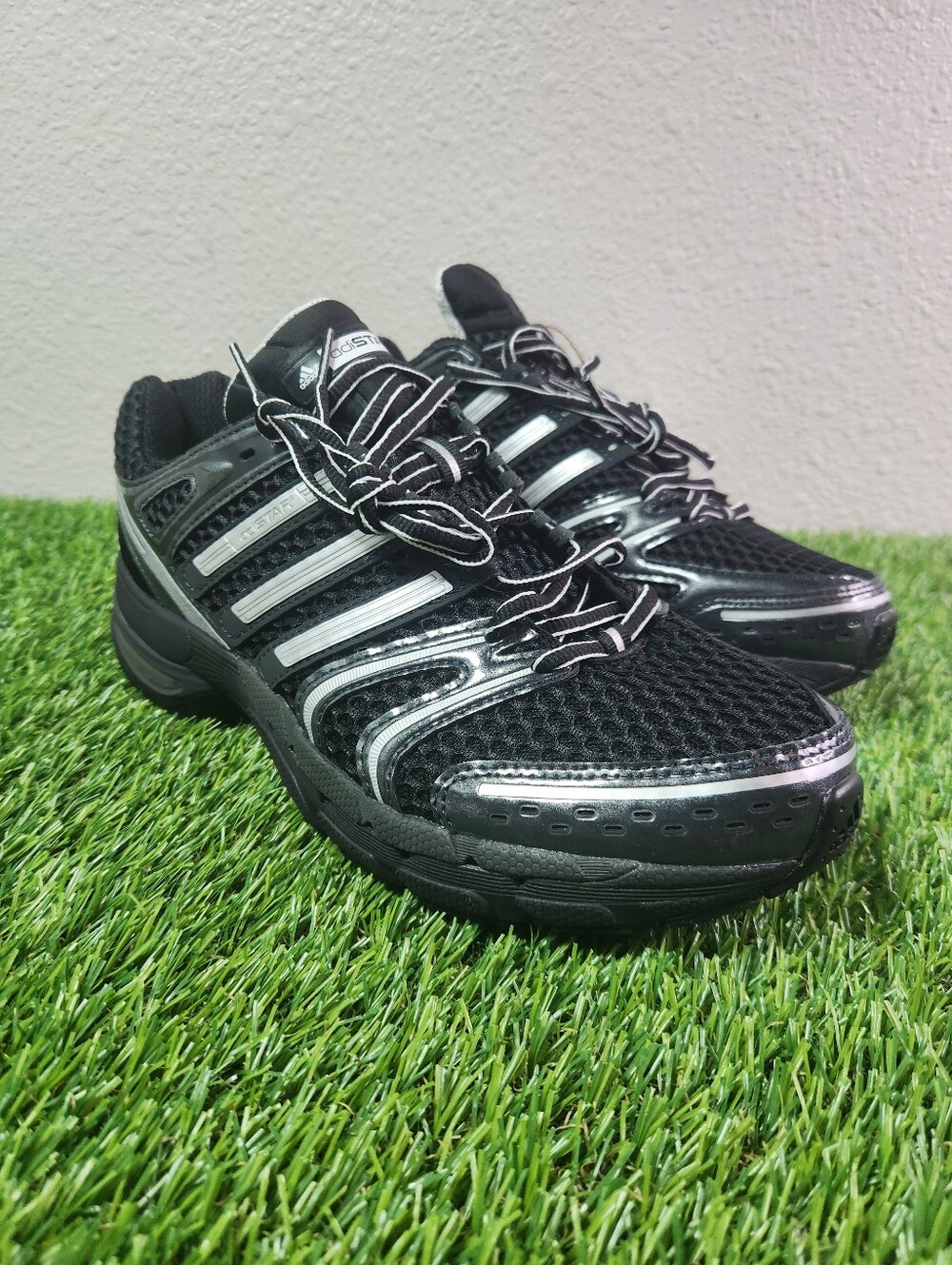Size 10-Men’s adidas Adistar Control 5 Core Black Cloud White Carbon KI6150 NEW - Picture 3 of 9